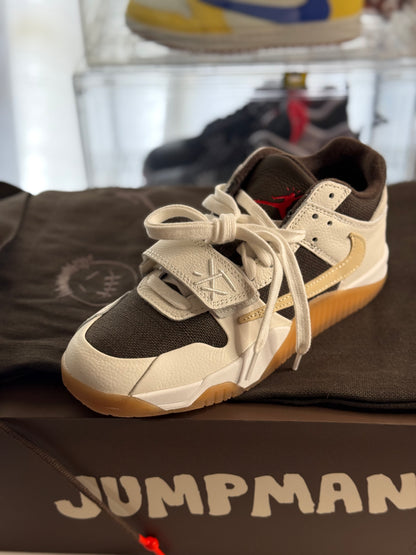 Jordan Jumpman TR Travis Scott en marrón claro verdoso.
