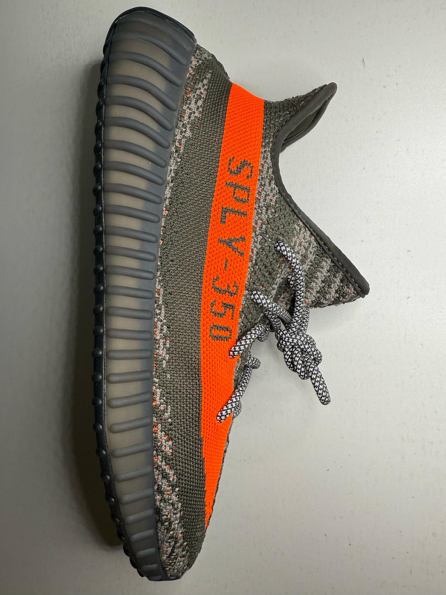 Adidas Yeezy Boost 350 V2 Carbón Beluga
