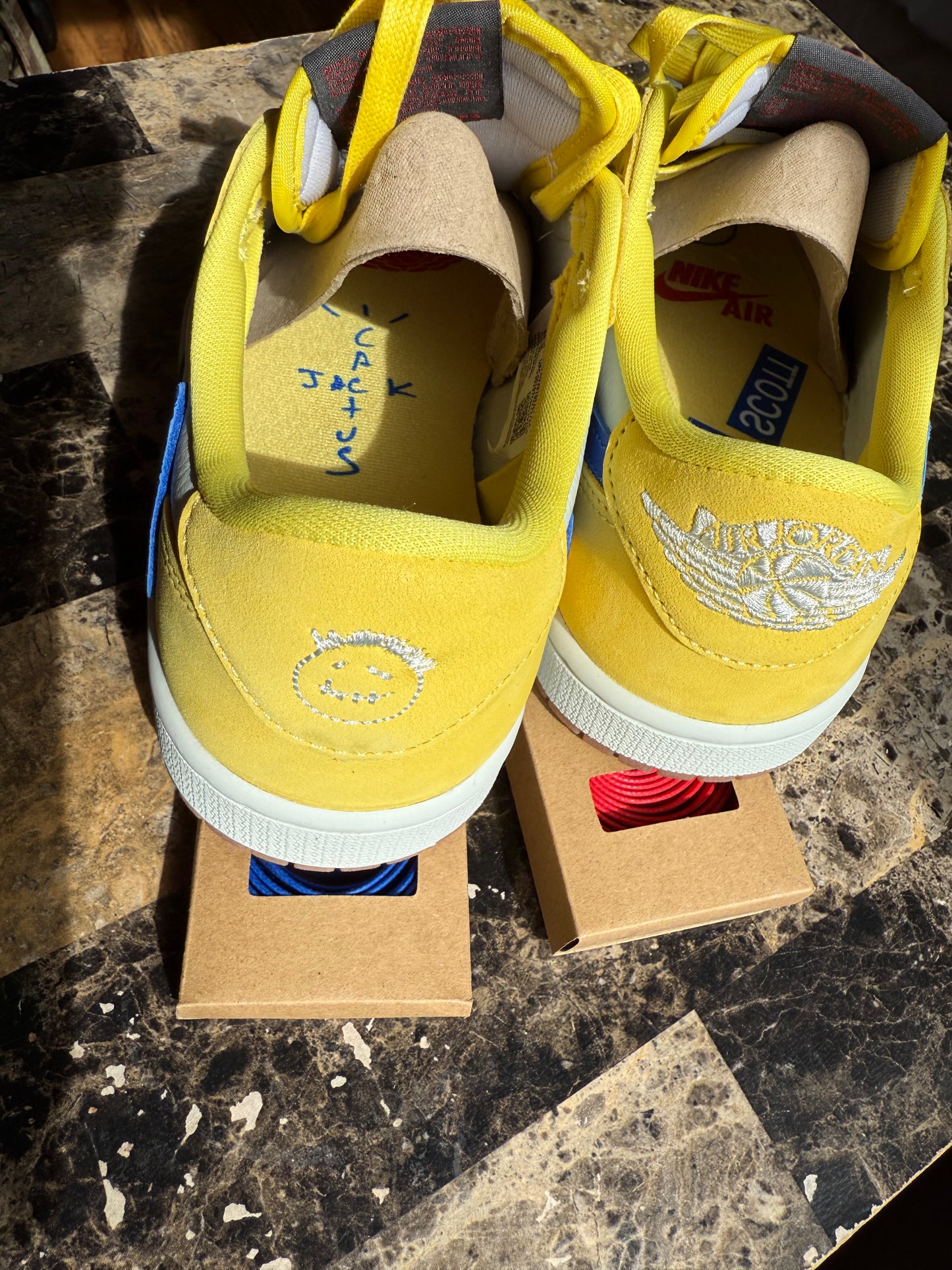 Jordan 1 Retro Low OG. Travis Scott Canary (women’s)