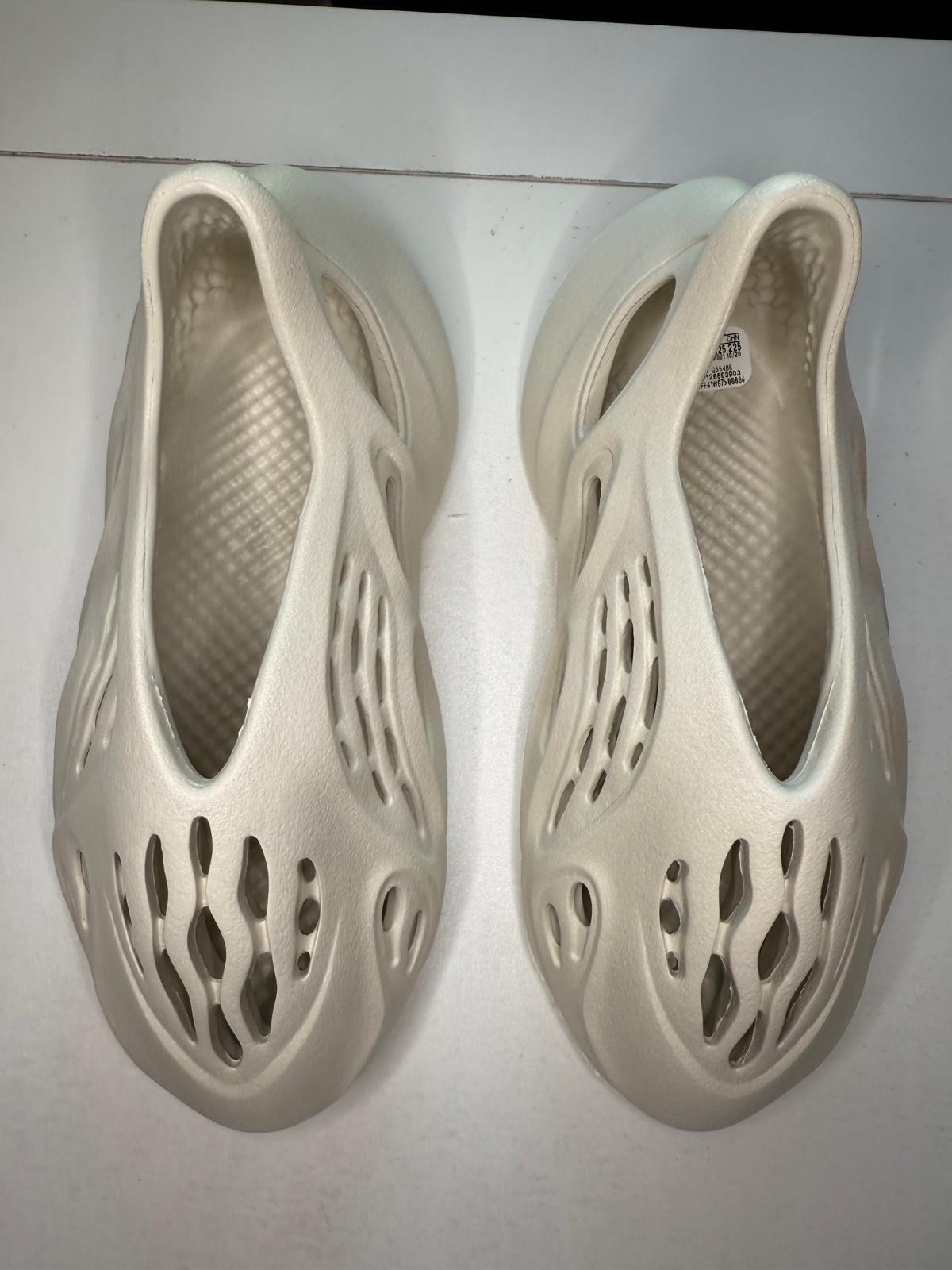 Adidas Yeezy Foam RNNR Ararat.