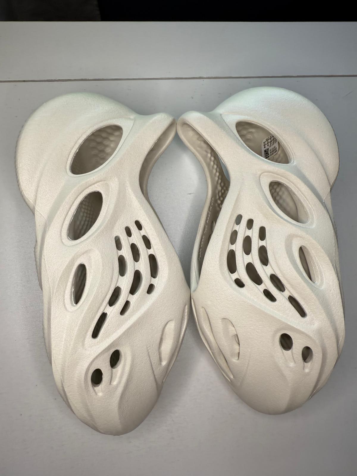 Adidas Yeezy Foam RNNR Ararat.